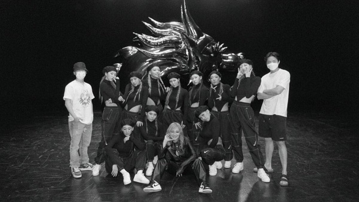 CLImpacto's tweet photo. CL con sus bailarines en el set de "SPICY”

Cred:baddestfemalecl https://t.co/lvQUL5T3lC