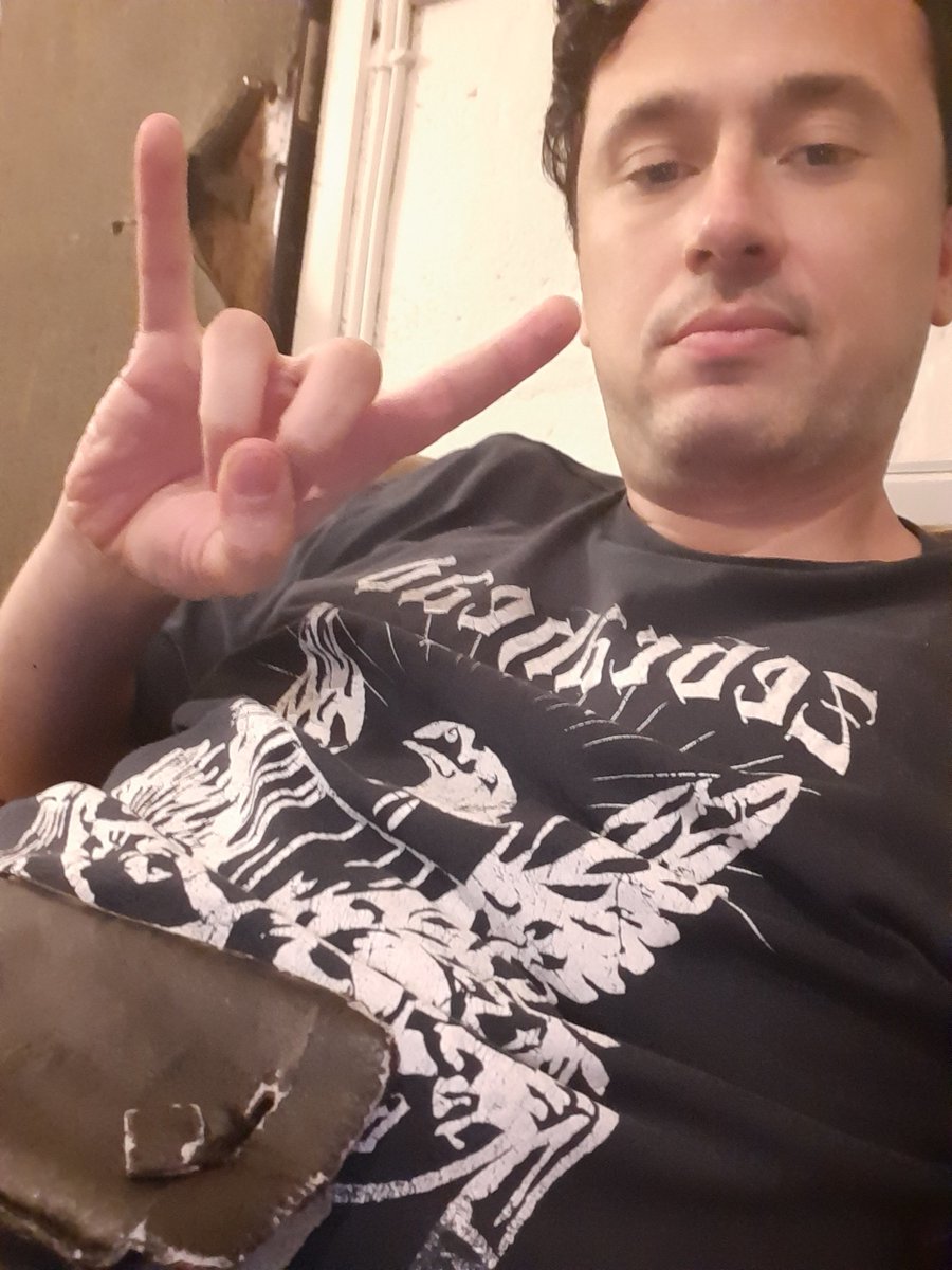 Dale rocking his old school <a href="/zebrahead/">Zebrahead</a>  shirt at band gathering also this was the first zebrahead t shirt he got when he was a young teenager at get happy tour in 2007 with <a href="/bfsrocks/">Bowling For Soup</a>  bloodhoundgang
#zebrahead #mfzb #bowlingforsoup #bloodhoundgang #firingatstatues #oldschool