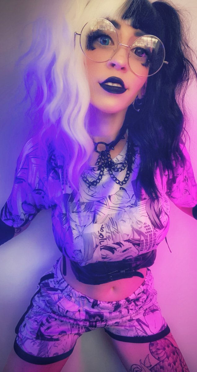 VividVivka's tweet photo. RT for Ara Ara

... had fun with a new look, so of course I shot some flippen S-class content with it. <3 https://t.co/ipK7cQEzKY