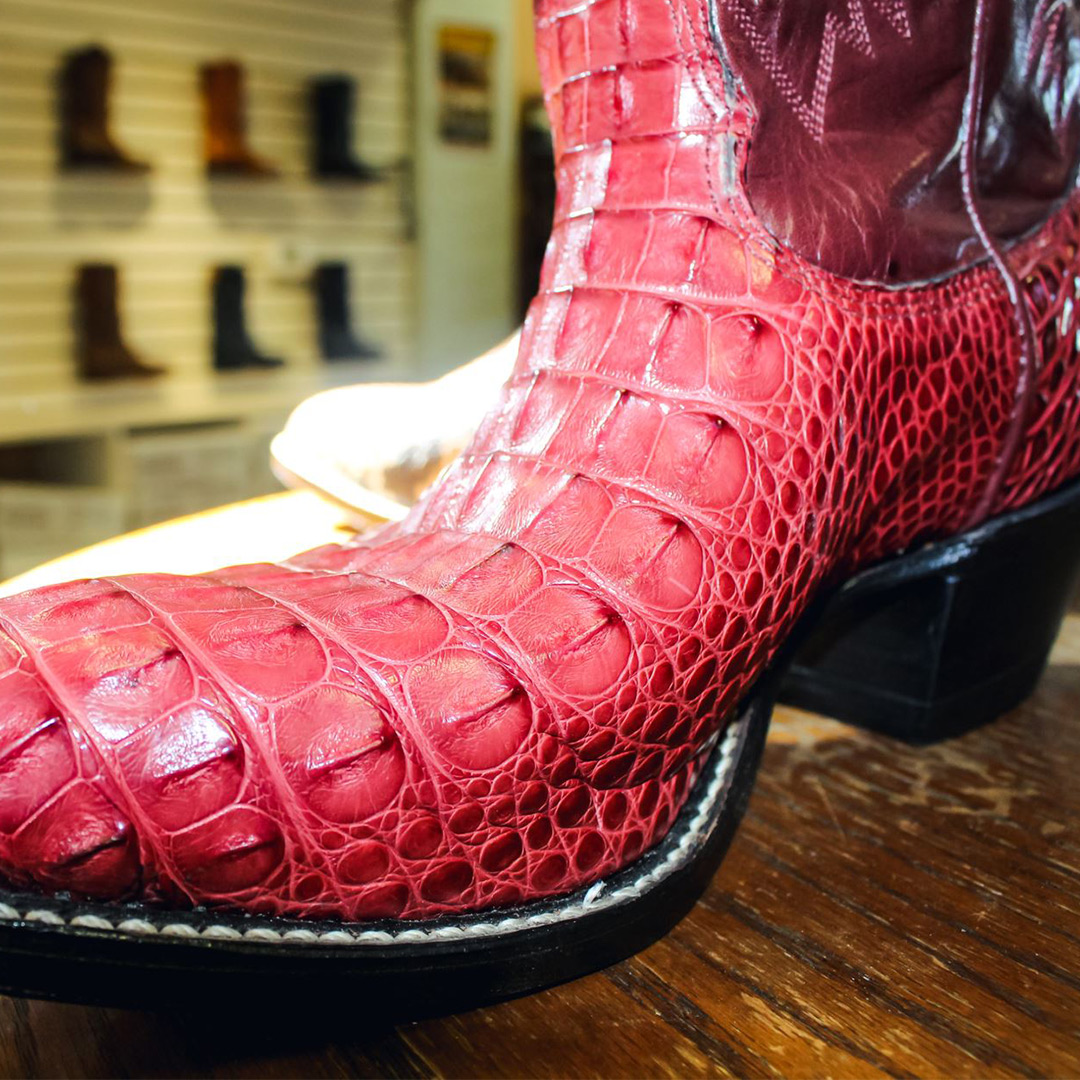 Don’t worry, they don’t bite 😉 🐊 

Now is the time to stop in and get those exotic boots you’ve been dreaming of! 😍 

We’re offering 20% off in-stock exotic boots until Saturday! Stop by and check out this awesome #sale!

#shopalbertaboot #exoticleather #bootsale