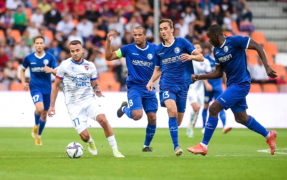 SportSlaski's tweet image. Piękna historia @Rakow1921 w pucharach dobiegła końca ❌ Mimo fenomenalnej postawy bramkarza, podopieczni Marka Papszuna zostali wypunktowani w rewanżu przez KAA Gent i ostatecznie nie zagrają w fazie grupowej Ligi Konferencji ⚽

sportslaski.pl/artykul/piekna…