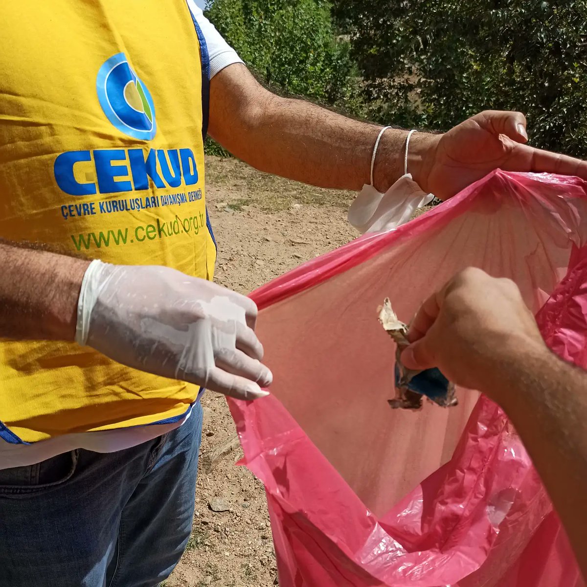 Denizli ÇEKUD- Denizli Asil izci ve liderleri ile İsrafil deresini temizledik. Son zamanlarda değerini daha iyianladığımız ormanlarımızda  farkındalık oluşturmak toplumsal bilinç geliştirmek için İsrafil Deresindeki plastik, cam, metal atıkları toplayıp geri dönüşüme kazandırdık.