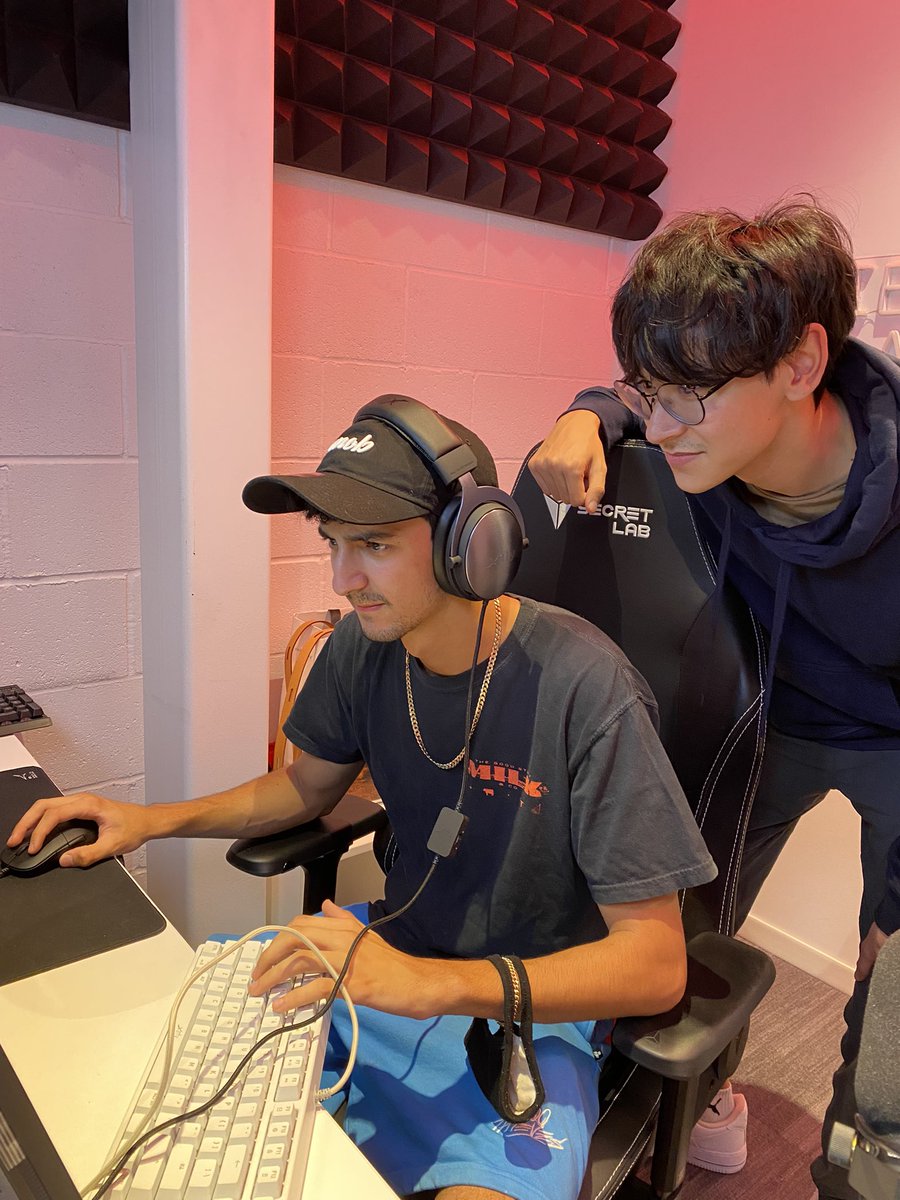 Classify tweet media