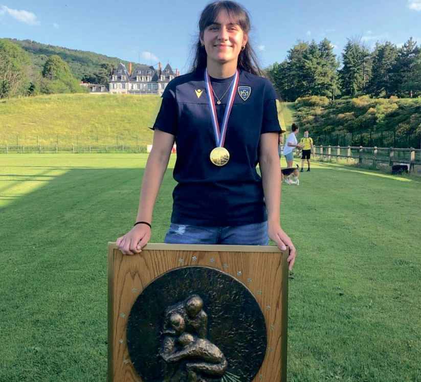 LaMontagne_TDS's tweet photo. #Rugby : Camille Raoux, originaire des #Ancizes (Puy-de-Dôme) et championne de France de rugby avec l' #ASM Romagnat
https://t.co/A8KYLA2Bvi https://t.co/pM5d2jnwig