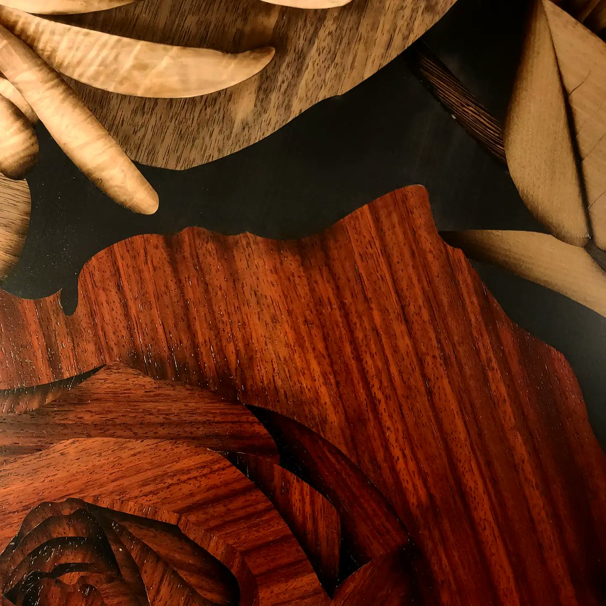 ManonRigp's tweet photo. Salut :) je vends cette table basse que j'ai réalisée en marqueterie de bois et paille. Voilà, c'était un gros travail intensif, elle est toute neuve, et attend un acheteur. Hésitez pas à me contacter ou partager ❤️ https://t.co/HdMatpmF4e