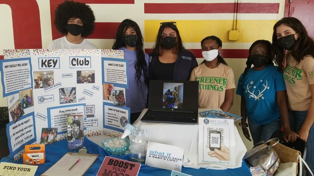 keyclub's tweet photo. Our clubs are out recruiting new members! Are you? Show us how you recruit by tagging @keyclub and using #JoinKeyClub for a chance to be featured. Keep up the great work! 🌎  Here are some tips and tricks to keep you going: https://t.co/N9edGPfHO6 https://t.co/gtkN7jkh5x