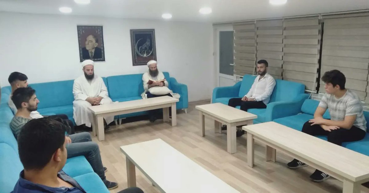 SultangaziUlku's tweet photo. Sultangazi Ülkü Ocakları olarak, Her perşembe akşamı olduğu üzere cümle şehitlerimiz için Kuran-ı Kerim Tilavetimizi gerçekleştirdik. https://t.co/MoiWeClFaB