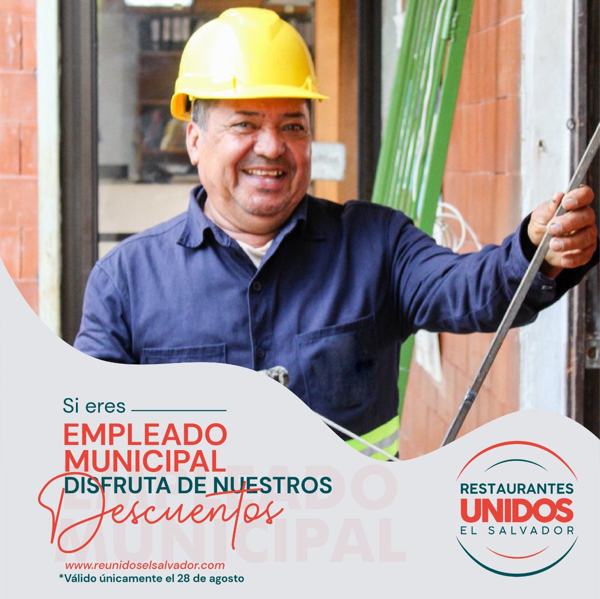 ReunidosSV's tweet photo. #Reunidos quiere dar las gracias a los empleados municipales por su trabajo y dedicación. El próximo sábado 28 de agosto tenemos descuentos y promociones para ellos. 
Si reconocen al campeón de la foto díganle que nos escriba porque tenemos un sorpresa para él #Reunidos https://t.co/yh440IqbiL