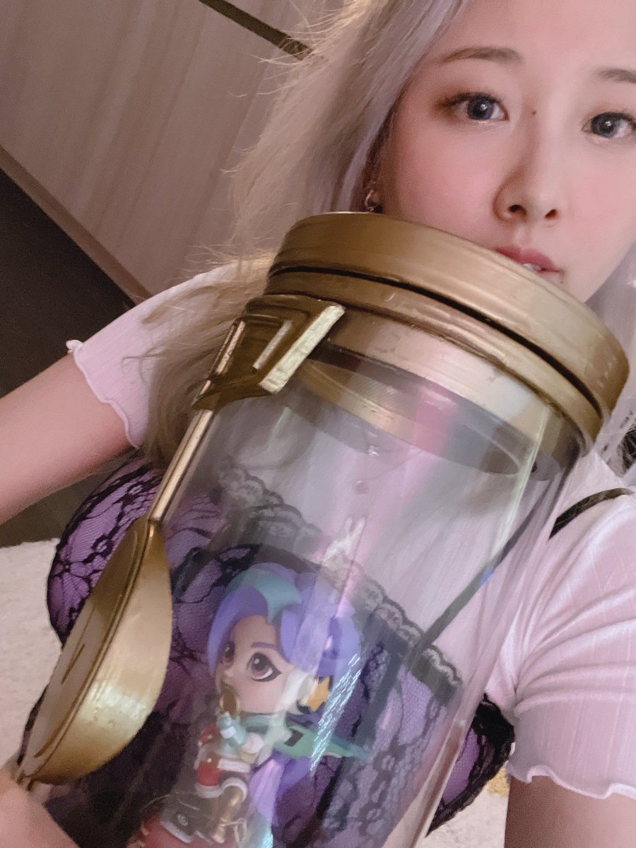 OMG the #SixthChampion golden capsule from @Verizon and @LCSOfficial is so pretty 💫
 
RT for a chance to win one of your own (´｡• ᵕ •｡`) ♡
#VerizonPartner #sweepstakes