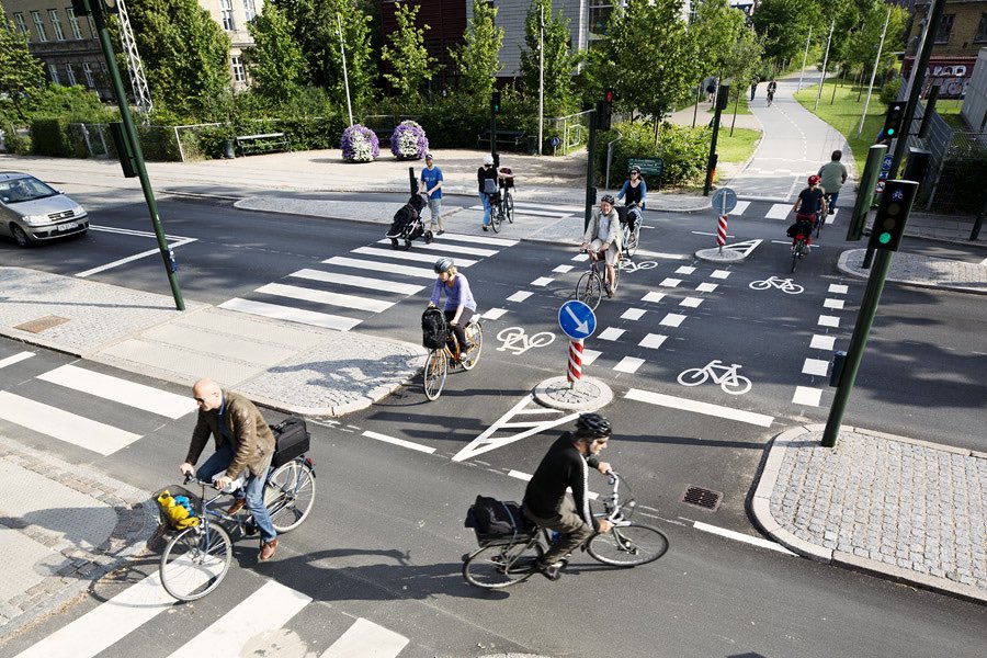BrentToderian's tweet photo. What does mitigating the #ClimateCrisis look like?
HT @CyclingEmbassy for pic https://t.co/ZAFDugyCvM