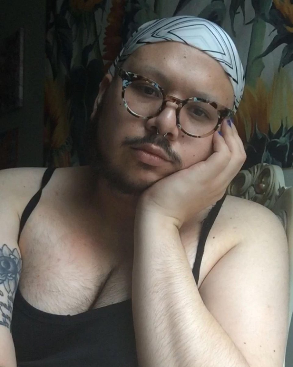 divineartbook's tweet photo. THREAD:
This #TithingThursday, join us in supporting Mariella (@DragMeStephanie) on her journey for gender affirming procedures. Mariella is an actor and drag queen living in Chicago seeking mutual aid so that she can get a follicular unit extraction/transplant. (1/3) https://t.co/7djX9J5oL8