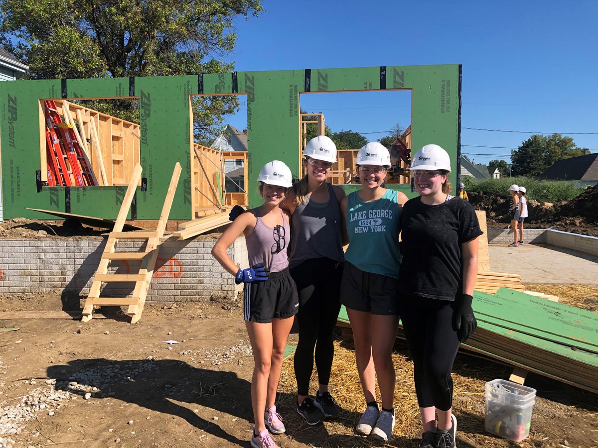 hancockdana's tweet photo. Yesterday, a few of our employees took the day off from their desks to volunteer with Habitat for Humanity!
In this crazy world we live in, it is so important to take time and help others. We love to see our employees out in the community doing good! #volunteer #advicethatcounts https://t.co/Ldeq2BppFF