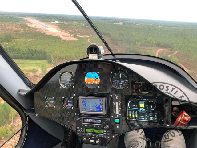 lentopostifi's tweet photo. Tech Runway -tapahtuma Pyhtäällä – Lentoposti koelensi Pipistrelin sähkölentokoneen https://t.co/Pg9TwZpAfh #TechRunway #Pyhtää #RedstoneAero #HelsinkiEastAerodrome #ilmailu #electricaviation #sähkölentokone #Pipistrel #AlphaElectro https://t.co/NVJ7qCC51w