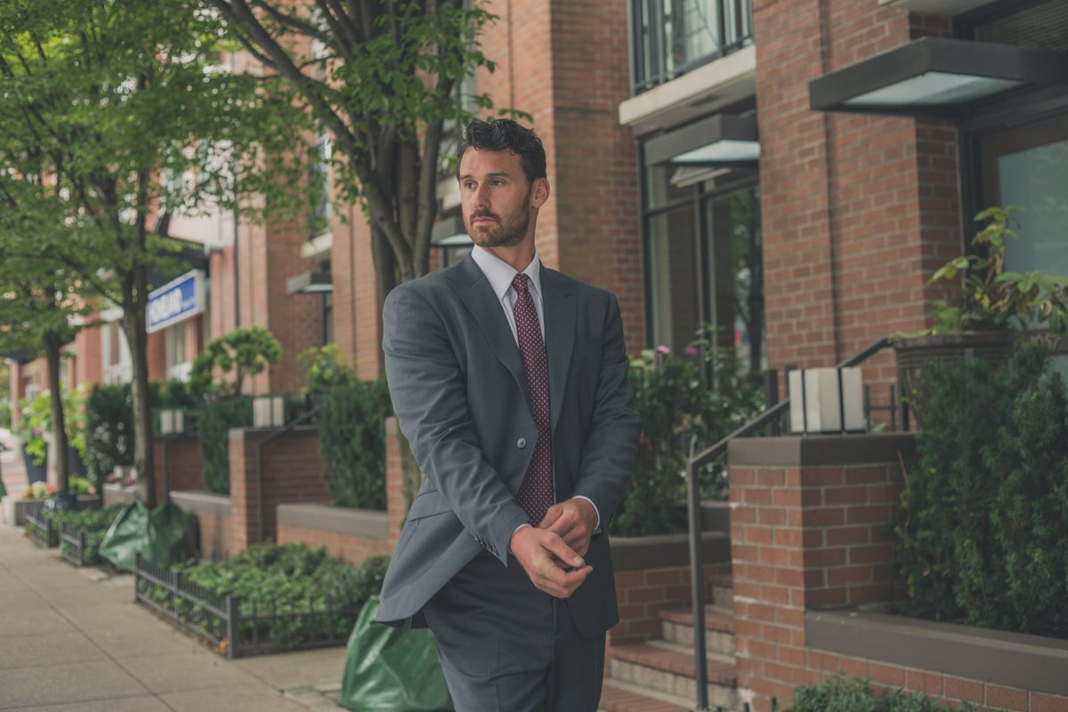 bespokeville's tweet photo. Step 1. Make the call
Step 2. Close the deal
Step 3. Look good while doing it
.
.
.
📸: @TallPaulsLife     
#bespokeville #bespoke #ties #smiles #windsorknot #tie #suits #suitup #menswear #ootd #mensfashion #event #networking #wardrobe #suit #tailored #gentleman #gentlemen https://t.co/kIc3gsp7Ku