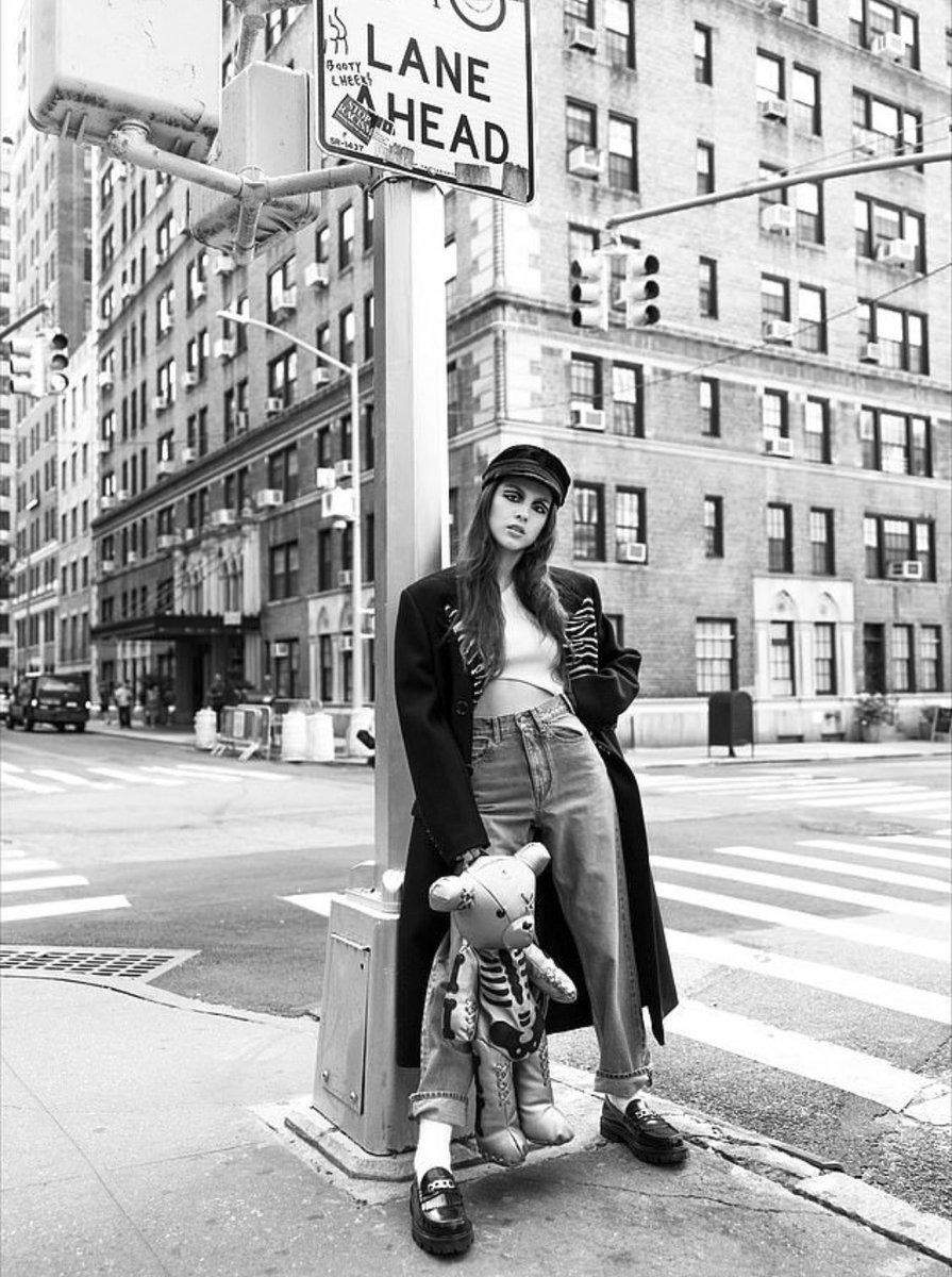 postbestfshn's tweet photo. Olivia Rodrigo for V Magazine https://t.co/foKelUNIaD