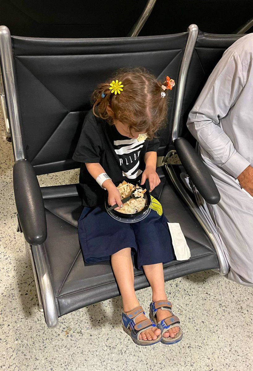 chefjoseandres's tweet image. What’s happening in Afghanistan breaks my heart…but the outpouring of support from people across America helps glue it back ❤️‍🩹 Our @WCKitchen team at Dulles Airport saw even more refugees today….They had to go bring hundreds of extra meals &amp;amp; are still serving! #ChefsForAfghans