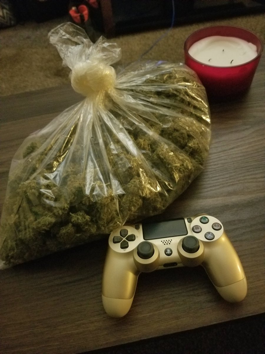 @Hippie_of_Love @stonerjesus420 @DollarBlazeClub @operator55_11 @Cogitatorium @tripprrr @TamraTimbrook @RedBuds @LARRYIRBY6 @ReeferMcGee of course i want to join,
thats my type of 3some🤣😂😬

check out this $20 sack i got last night!!! #FriendsInHighPlaces