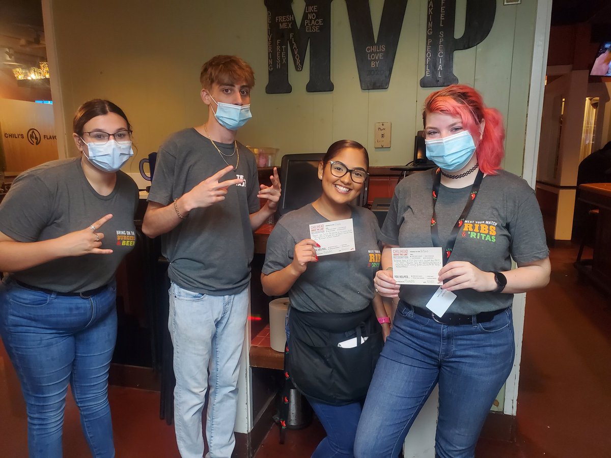 Mercedes_C15's tweet photo. These ladies have been working hard to make every guest count &amp; by playing restaurant. Whether covering a shift or ensuring the order is right. Thank you Sierra &amp; Victoria for everything that you do! #chilisbaycity #chilislove #makingeveryguestcount @c_2wood @bob_ortolan https://t.co/2eXCko2OPT