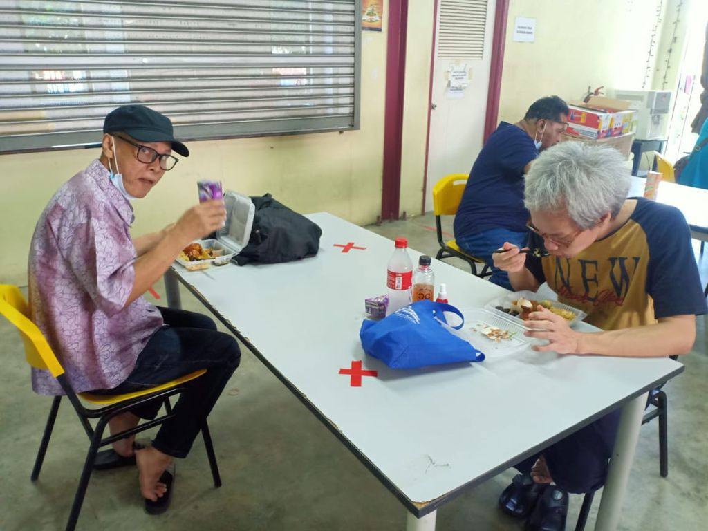 punb_official's tweet photo. Program serahan makanan kepada Pusat Transit Gelandangan daripada PUNB yang diwakili oleh Encik Sabri Ismail, Pengurus Jabatan Pembangunan Modal Insan.
#PUNB
#PusatTransitGelandanganKL https://t.co/4PpC6hbNuW
