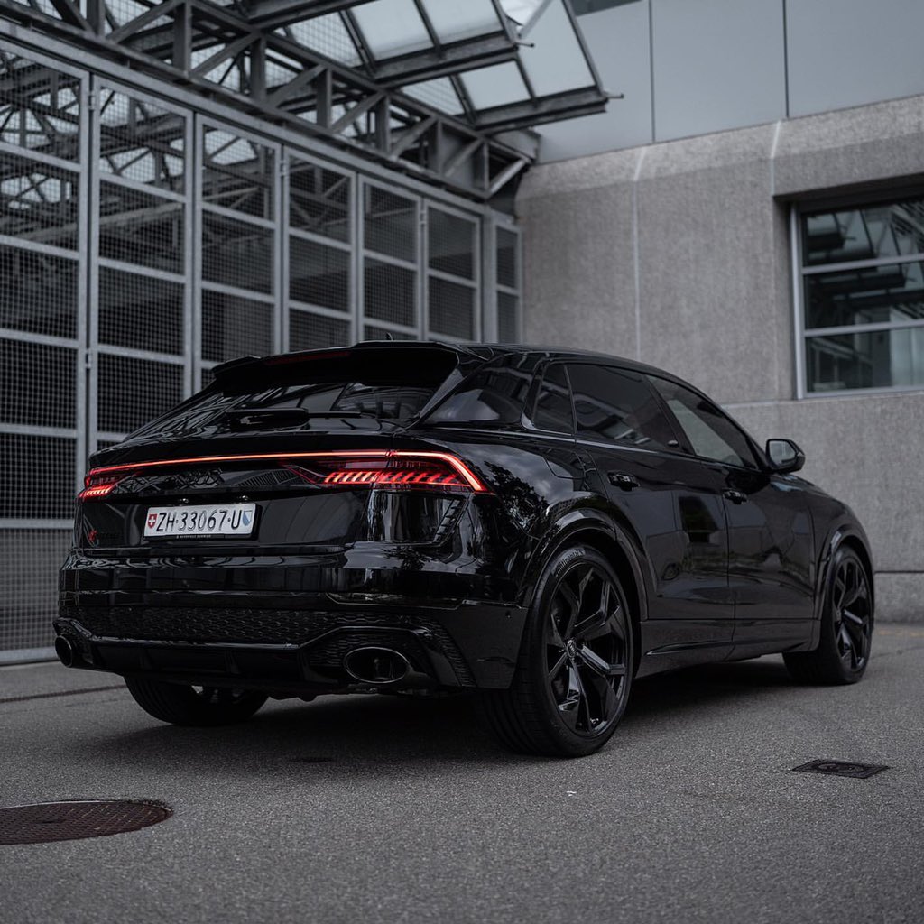 Audi RSQ8