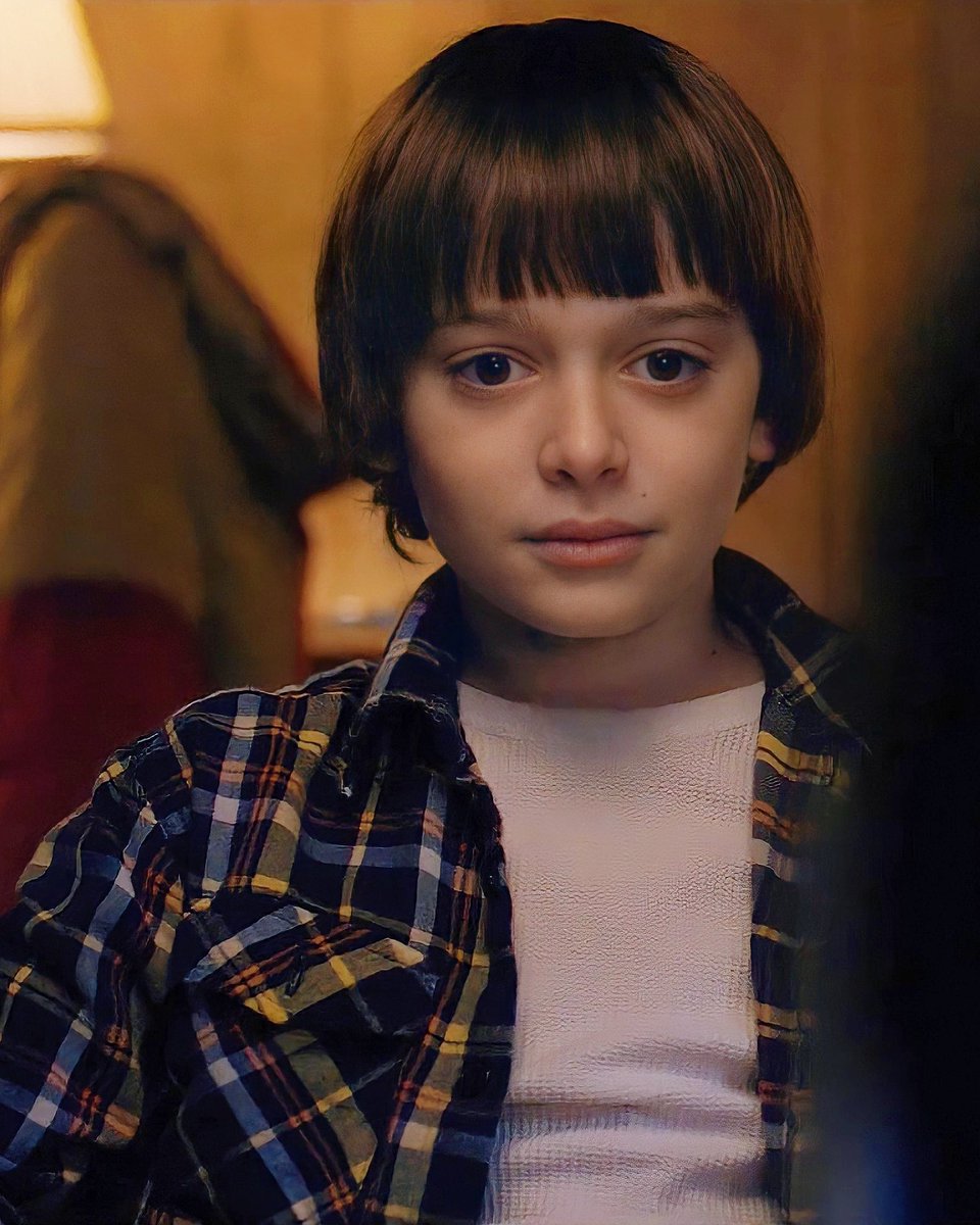 Уиллер байерс. Очень странные дела майк и уилл. Уиллер байерс. Уиллер байерс. Уилл байерс и майк уиллер обнимаются.