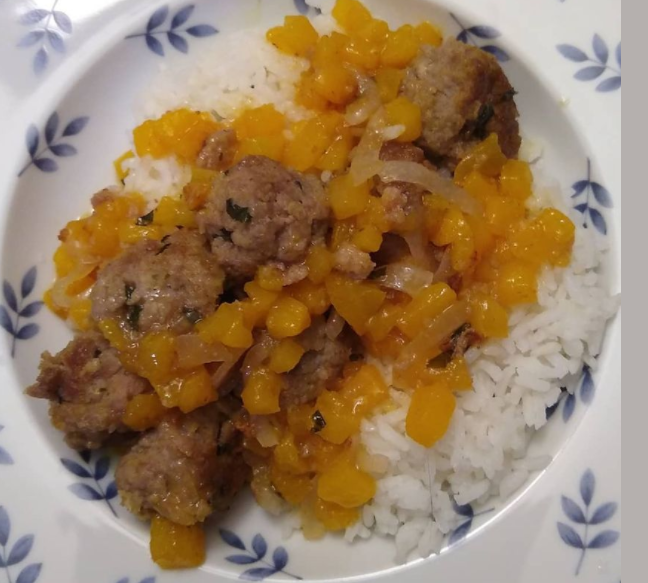 Pork meatballs with garlic, ginger, basil and a peach/lime compote.

My butt. Gordon Ramsay can kiss it. https://t.co/CGTQ2tma5Y