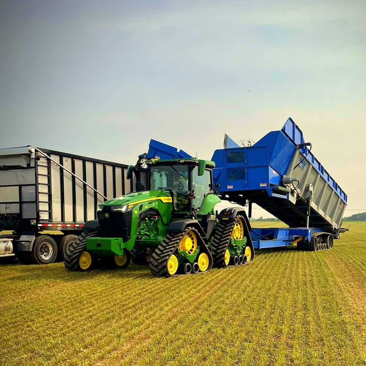 safeTpull's tweet image. Nice looking set up out in Wisconsin! #cropchaser #cropshuttle #cropcart #stpmfg #8rx #silage21