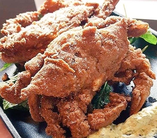 DCHarvest's tweet photo. 🚨Sound The Alarm🚨
Soft Shell Crabs are returning for the last time this Fri, Sat &amp; Sun.
Paired w/ grilled sweet corn, bell pepper, heirloom tomato succotash, scallions, avocado puree &amp; pickled chili
@BarredinDC @theHillisHome @DCFoodPundit @FrozenTropics @HStreetDC @HStGreatSt https://t.co/C3nhDTyEk1