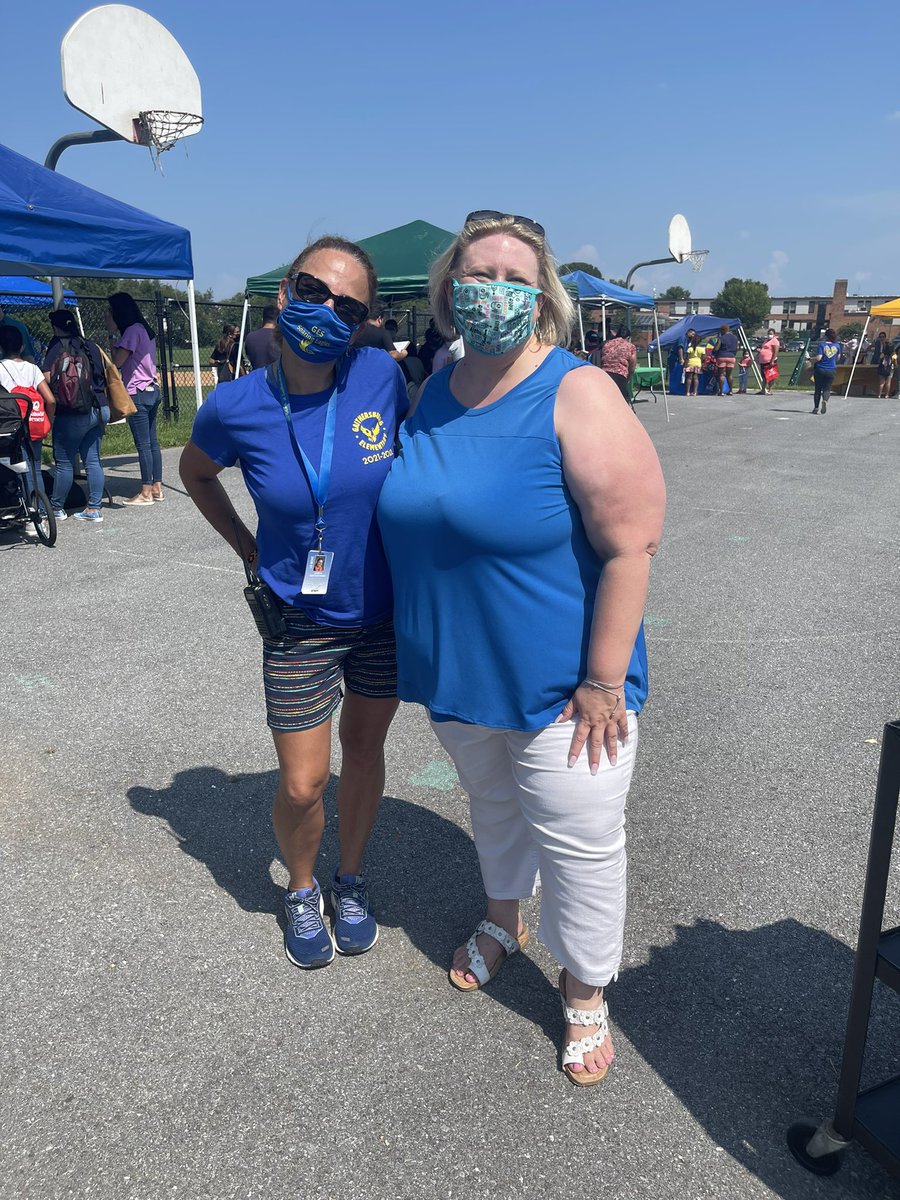 paulasummersed's tweet photo. Gaithersburg ES had our Community Fair and outdoor meet and greet. Our Community Partners came out to provide resources for our families. Our staff helped families navigate applying for FARMS.  Food, fun and family. https://t.co/xRy49gtgab