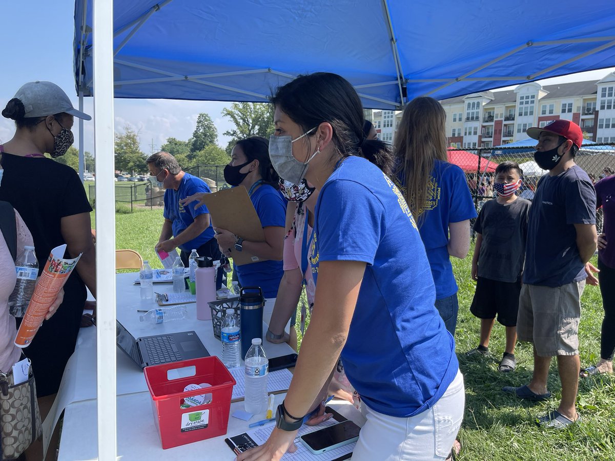paulasummersed's tweet photo. Gaithersburg ES had our Community Fair and outdoor meet and greet. Our Community Partners came out to provide resources for our families. Our staff helped families navigate applying for FARMS.  Food, fun and family. https://t.co/xRy49gtgab