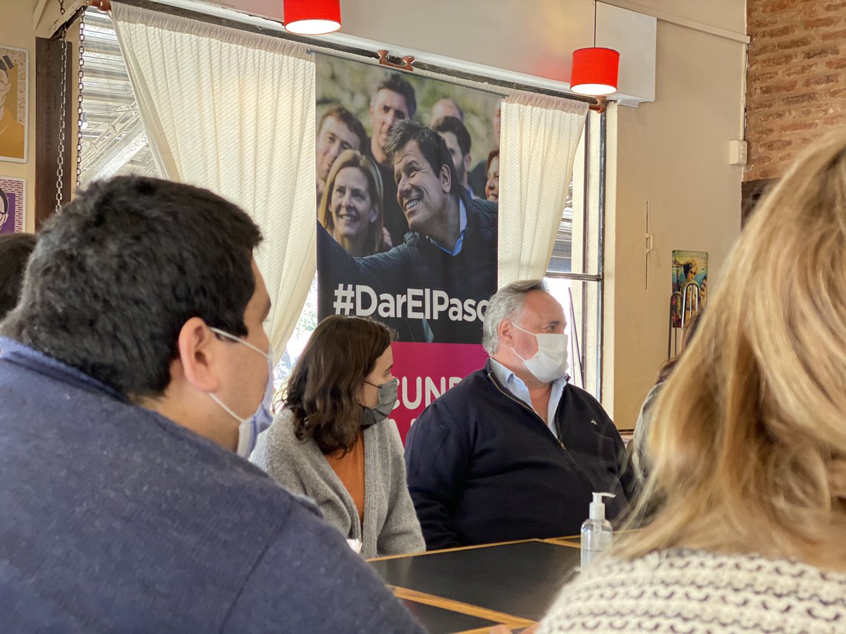 #Recorridas 🚗 
Luego de pasar por Marcos Paz, estuvimos visitando junto a <a href="/delatorrej/">Joaquín de la Torre</a> y <a href="/elreparaz/">Emiliano L. Reparaz</a> #LasHeras charlando con los vecinxs, comerciantes y toda la lista que encabeza #SergioCambra