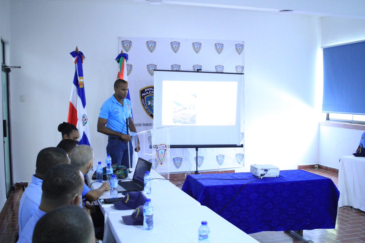 policiaescolard's tweet photo. La misma estuvo dirigida por:

•Tte. Cor. Lic. José R. Mejía Liriano. P.N. Encargado del Centro de Capacitación Policía Escolar. (CECAPE)

•Sgto. Licda. Luisa Terrero, P.N.
Facilitadora. 

•Asimilado Lic. José Feliz, P.N.
Facilitador. 

#PolicíaEscolarRD #CECAPE https://t.co/s2nIx8GvOa