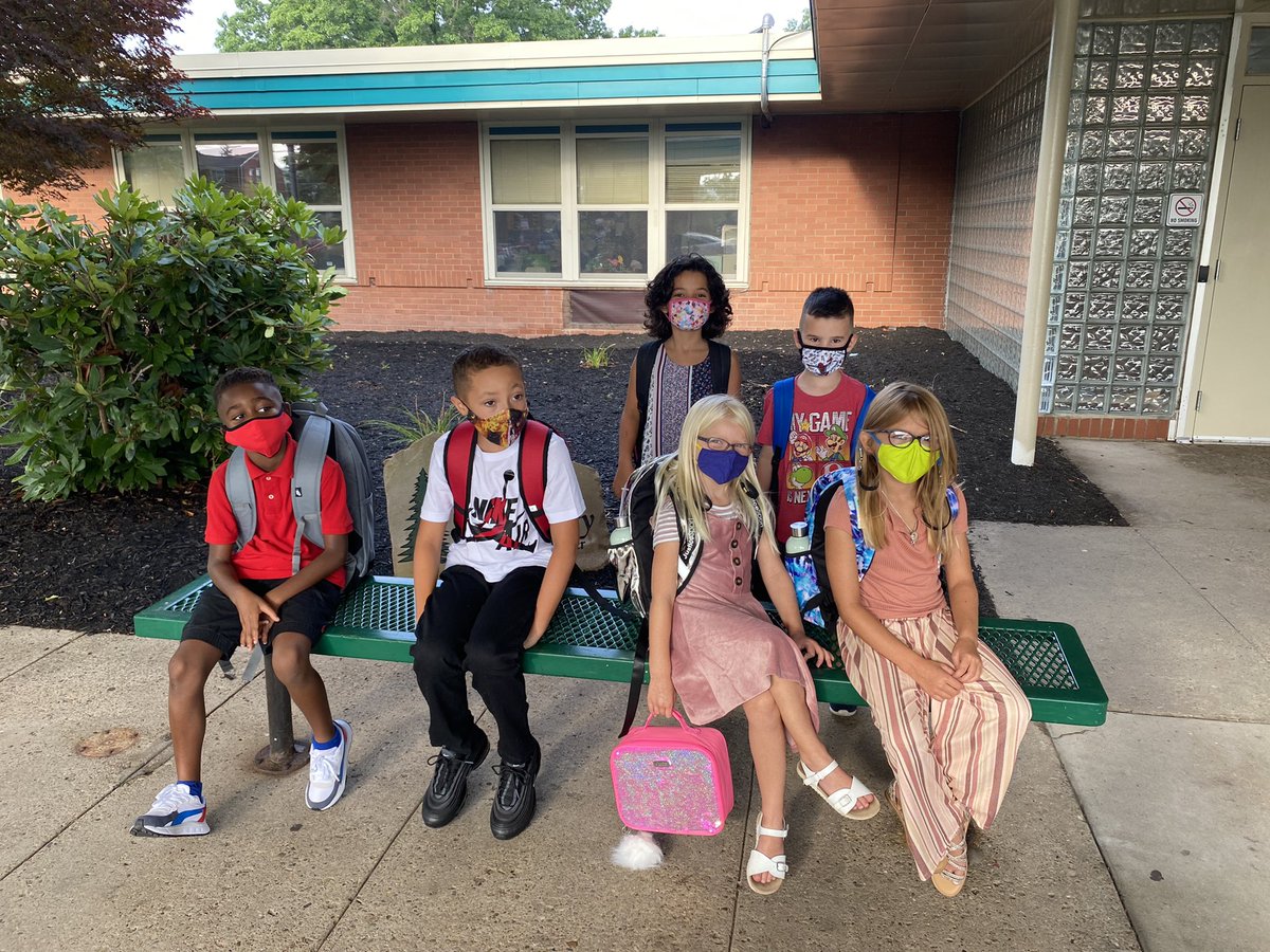 evergreenrocks's tweet photo. Our early arriving students were ready to go!  #BacktoSchool2021 https://t.co/KtKGEIOMuU