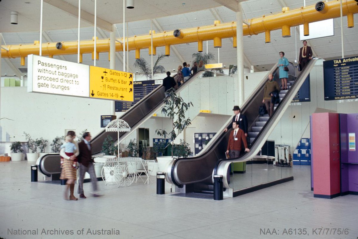 SydneyAirport's tweet image. Let&apos;s take a trip back to 1975. Can you guess which part of the airport these were taken? #retrogram #flashbackfriday 

📸: @naagovau via IG/retrosydney_