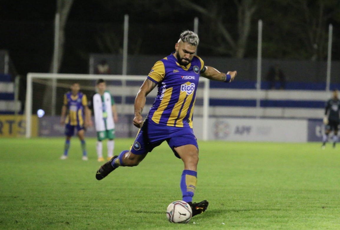 DE NUEVO MARIO RICARDO
El excelente jugador anotó doblete, uno de ellos de gran calidad para la clasificación de Cristóbal Colón de Saldívar en Copa Paraguay. Ahora, el cuadro conquistador medirá a Olimpia

hoy.com.py/deportes/con-m…