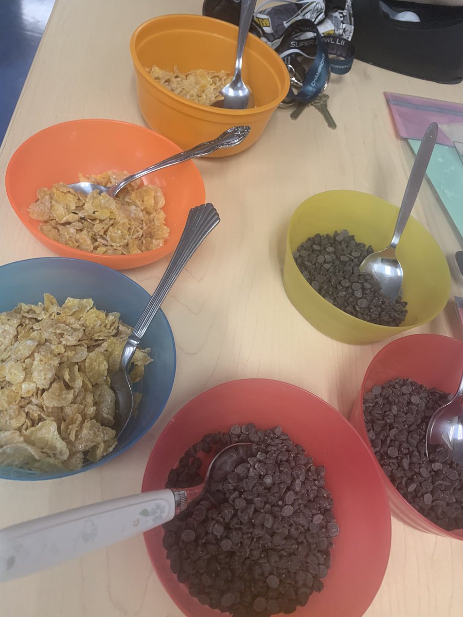 HCDSB_BAs's tweet image. A perfect day for the best apple donuts. Thanks @lifeskillsHT and @HCDSB_SLPs_CDAs for the plan on how to make them!  We also found some common spaces around our schools and shared our feelings about being at school thanks to @JankowiakMrs #hcdsbSpecEdSummerLearning @jodij30