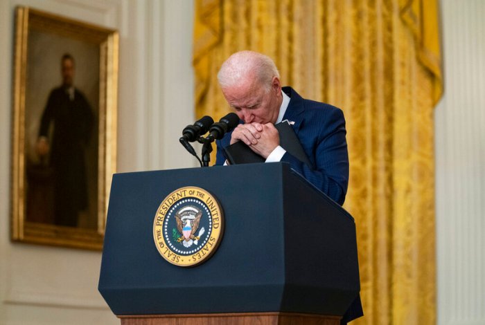 Ramnier's tweet photo. "Me hago responsable de todo lo que ha ocurrido últimamente" dijo Joe Biden hace pocos minutos en una rueda de prensa desde la Casa Blanca - Imágenes que darán la vuelta al mundo, el rostro de la derrota. https://t.co/7aGhfHUSha