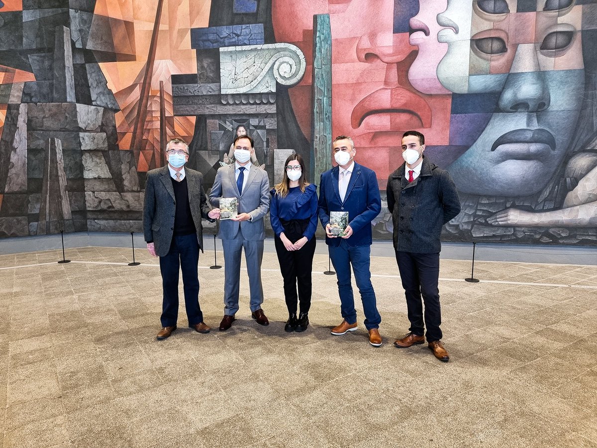 🌱 Agradecemos presencia de Vicerrector de la <a href="/udeconcepcion/">Universidad de Concepción</a> y Alcalde de <a href="/MuniChiguayante/">Municipalidad de Chiguayante</a> en lanzamiento de nuestro libro de #restauración #ecológica, resultado de una alianza de 10 años de investigación científica por nuestros bosques junto a <a href="/Nucleo_CESIEP/">CESIEP</a> y <a href="/SERestoration/">SERestoration</a>.