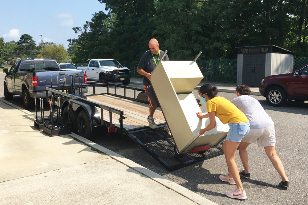 acseht's tweet photo. THANK YOU to a great team of some 20 student and parent volunteers who turned out for our Back to School Work Day today. Our faculty, staff, &amp; volunteers got 4 classrooms relocated to our new modular buildings! The ACS Family is the best! Next volunteer work day: Mon, Aug. 30. https://t.co/aYvYyi6hxP
