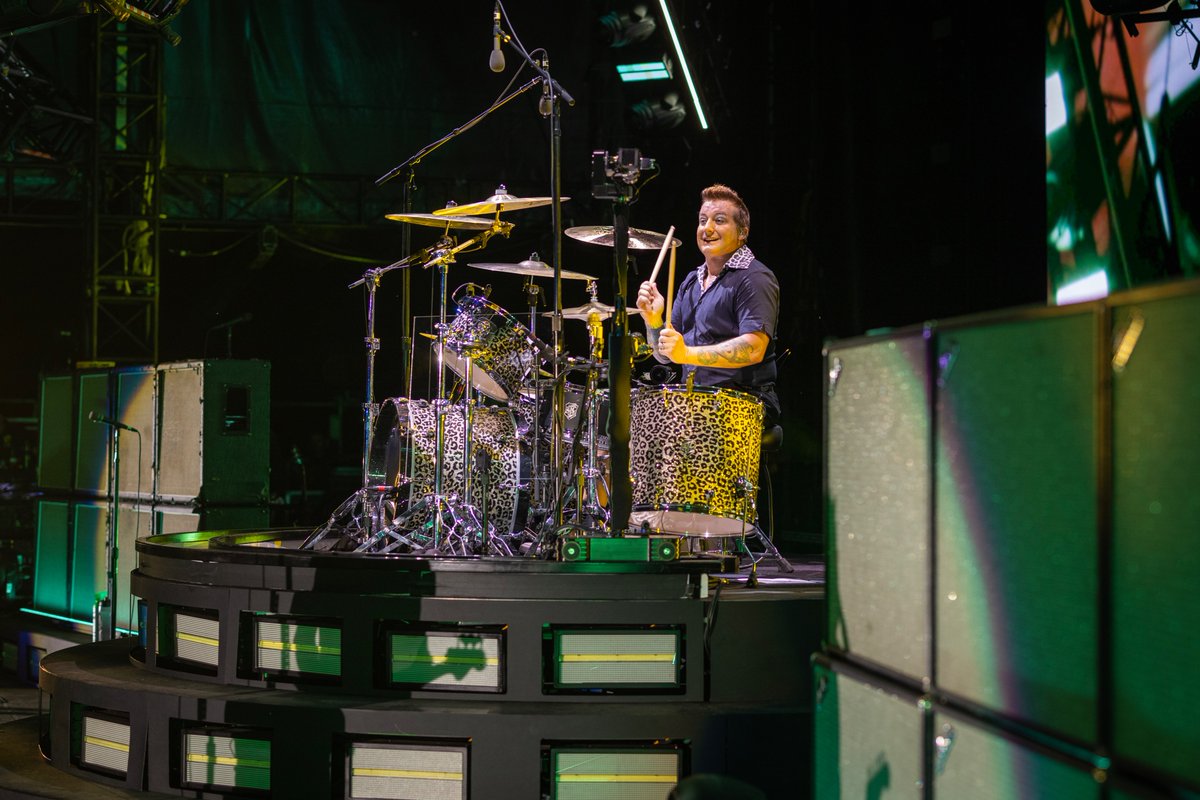GreenDay's tweet photo. Tearing it up in Colo-RAD-o 🤘🏼🤘🏼⚡ https://t.co/JCvQnwxuL2