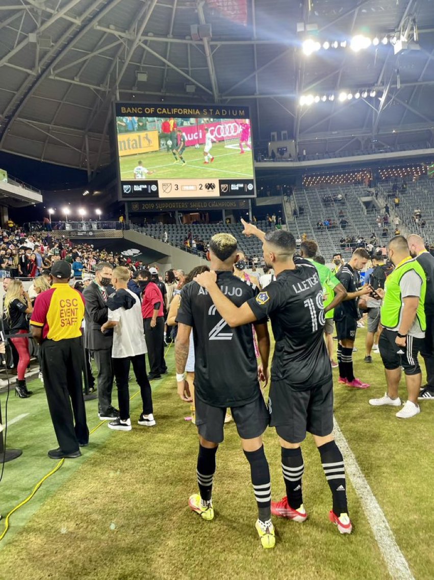 jamespowell363's tweet photo. ‘ yep , over there, she dropped her draws and done a 💩 in her own stadium on the seats’ #Chivas2 https://t.co/ne4JGMUNNK