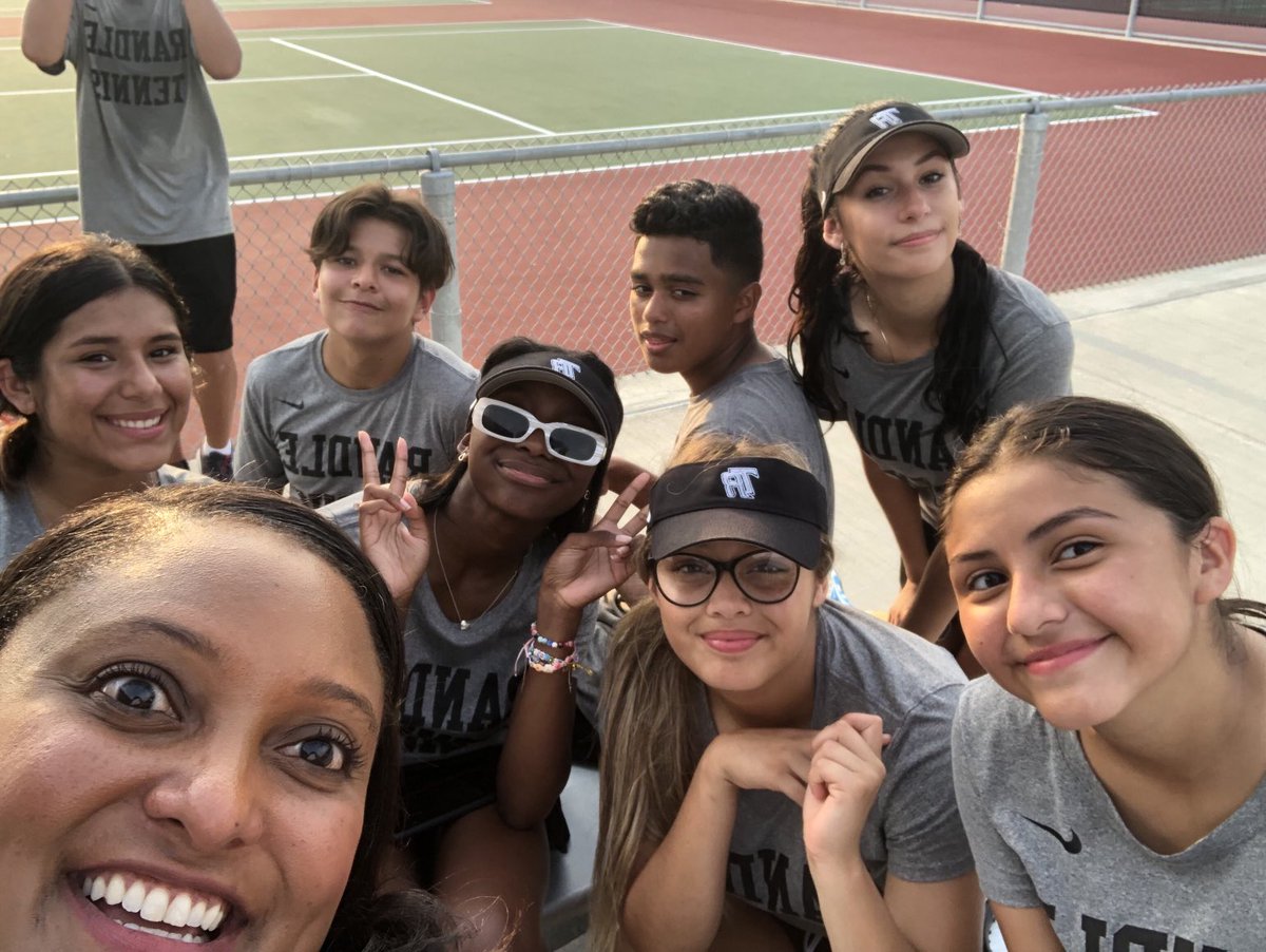 Love hanging with our amazing, hardworking ⁦@RandleHS⁩ ⁦@trhsliontennis⁩! They are setting the standard for teamwork! #BuildingaLegacy #TheRandleExperience