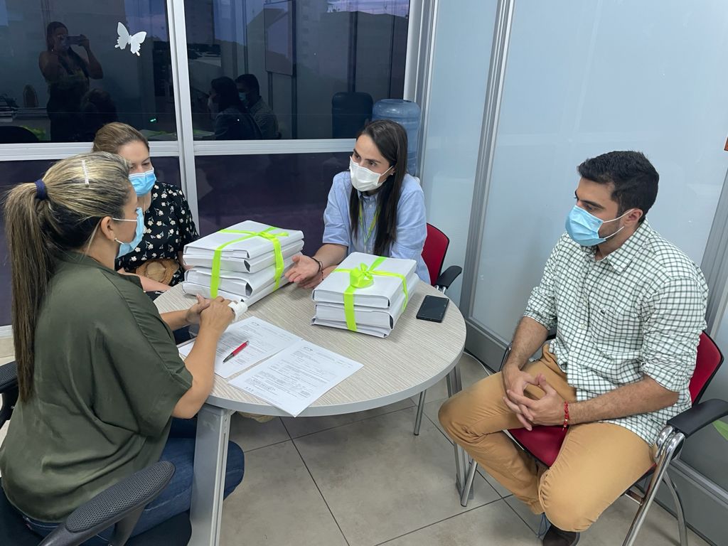 GobMeta's tweet photo. ¡200 familias tendrán casa propia en Fuentedeoro!🏠

Hoy nuestra Secretaría de Vivienda radicó ante el Departamento Administrativo de Planeación el tercer proyecto de vivienda llamado: Urbanización Esplendor de La Morena. 

Seguimos trabajando por un Departamento de propietarios https://t.co/q1GpUbD3q3