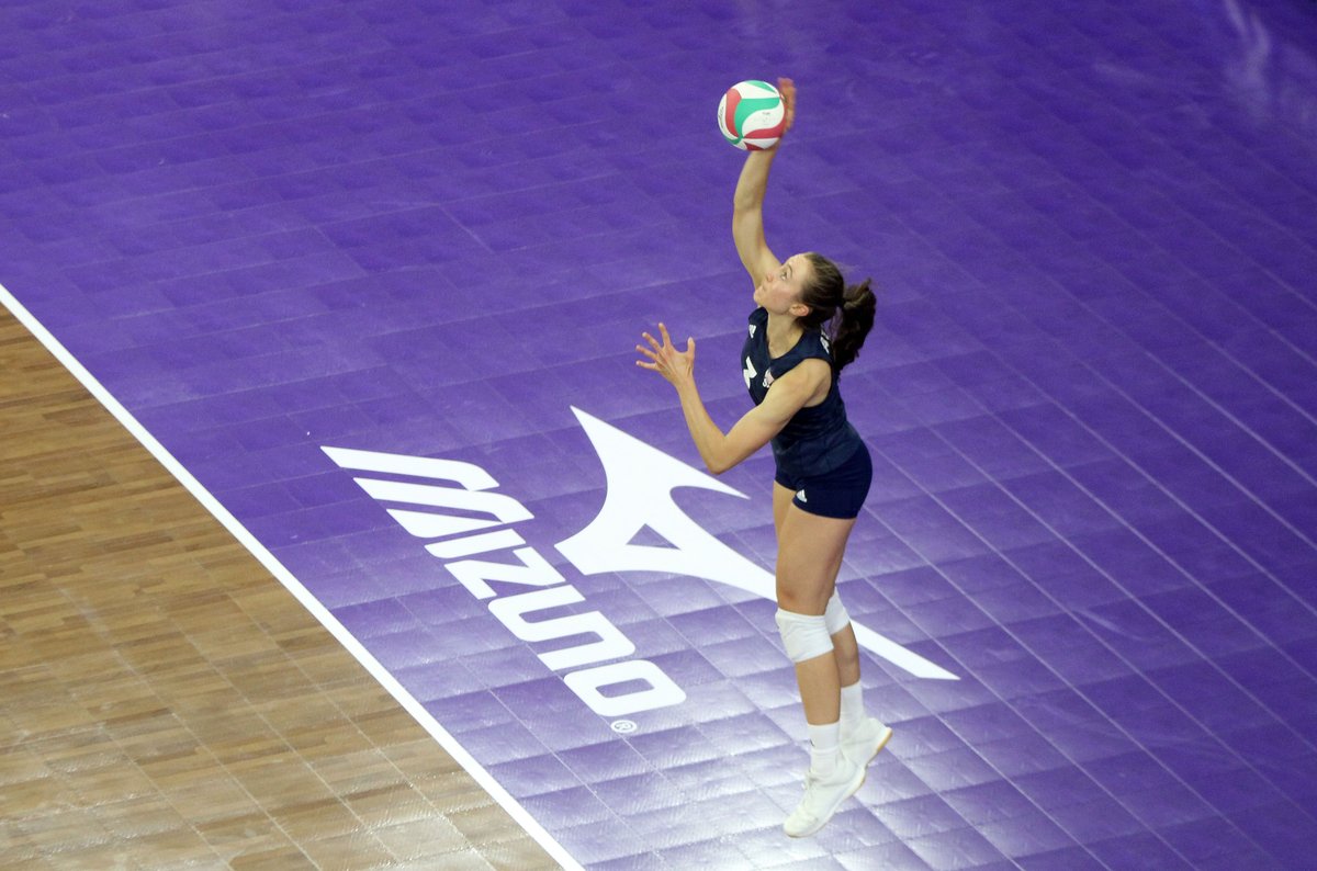 A young WNT with eight debutants gave 🇵🇷 a fight Thursday, but 🇺🇸 fell in five sets. Bajema led with 17 points, Kramer eight blocks

RECAP: go.usav.org/21826WNTpur