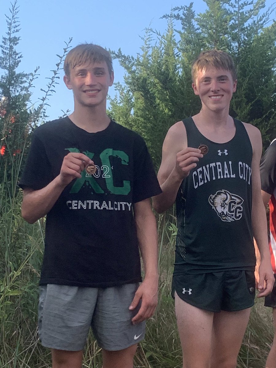 ccbisonxc's tweet photo. First meet is in the books, and boy was it a 🔥 one! We are bringing home some hardware! Ella Buhlke, 1st place! Brandon Fye, 9th place and Van Fasbender 10th place! Great effort by everyone on this hot, hot day! Way to go team! #GOBISON @ccpsactivities https://t.co/lcTjRUeowb