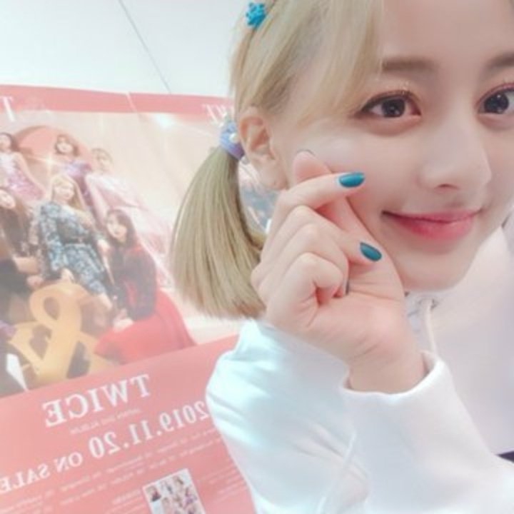 ⠀ㅤ،   ᥫ᭡  ·  twɑı ⠀の  rч's   ᦈ   26.O8  ♡  up 𓂃 𝕕𝕒𝕥𝕖 :  #SKZ6thCB +  #CLÉ_STELLAR     ›  

Nuestra bonita rubia ha llegado al comeback de estos chicos, muchas felicidades y bañen a Noa.