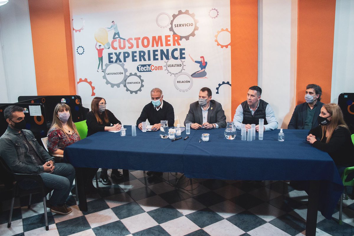 Además, se firmó un acuerdo por licencias especiales por enfermedad de hija y paternidad, con goce total de haberes. 

También estuvieron presentes <a href="/Sergio_OrtizOk/">Sergio Ortiz</a>, Luis Sainz, <a href="/sabriparedessec/">Sabrina Paredes</a> y las delegadas gremiales 
<a href="/LauraBensenor/">Laura Benseñor</a> y  Laura Núñez.