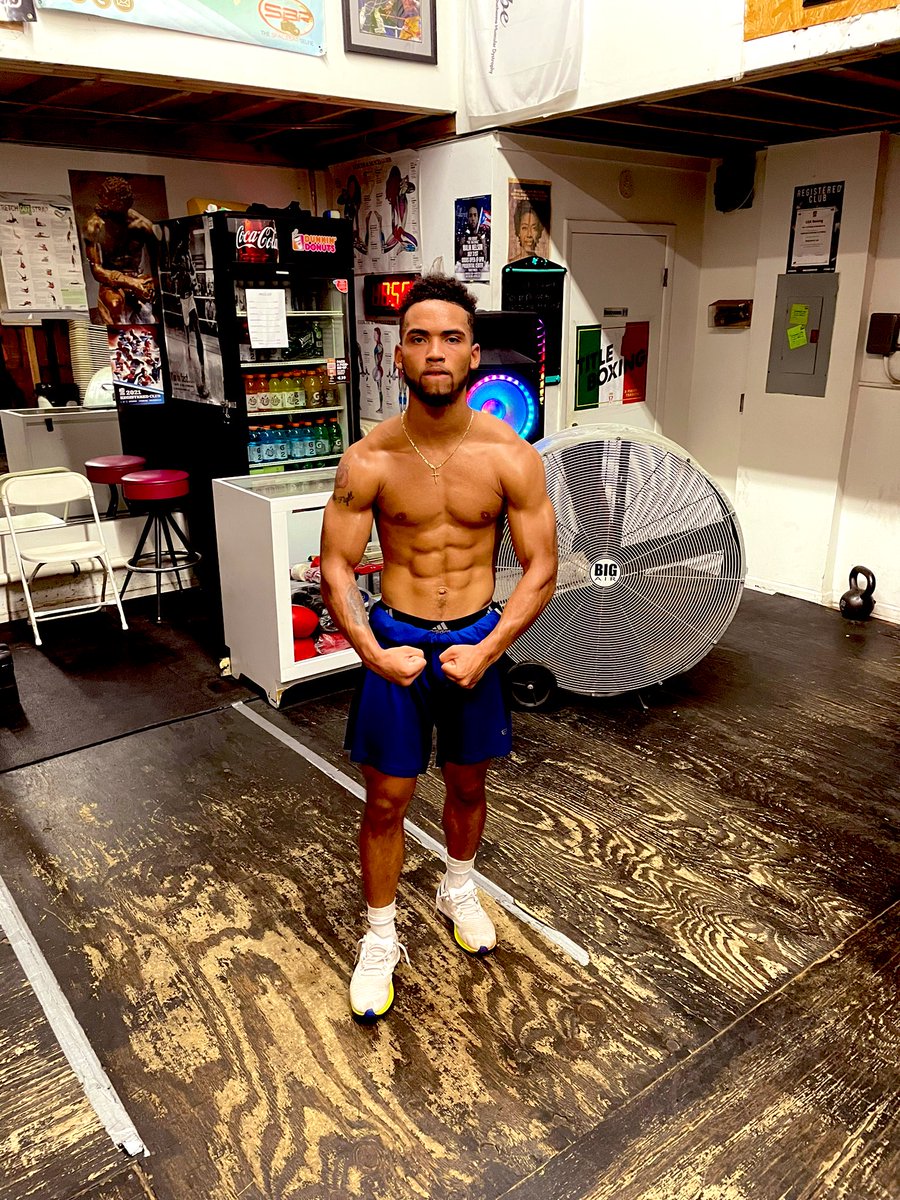 In the lab 🧪 working on somethings !!! Next fight will be even better 🚀🎯