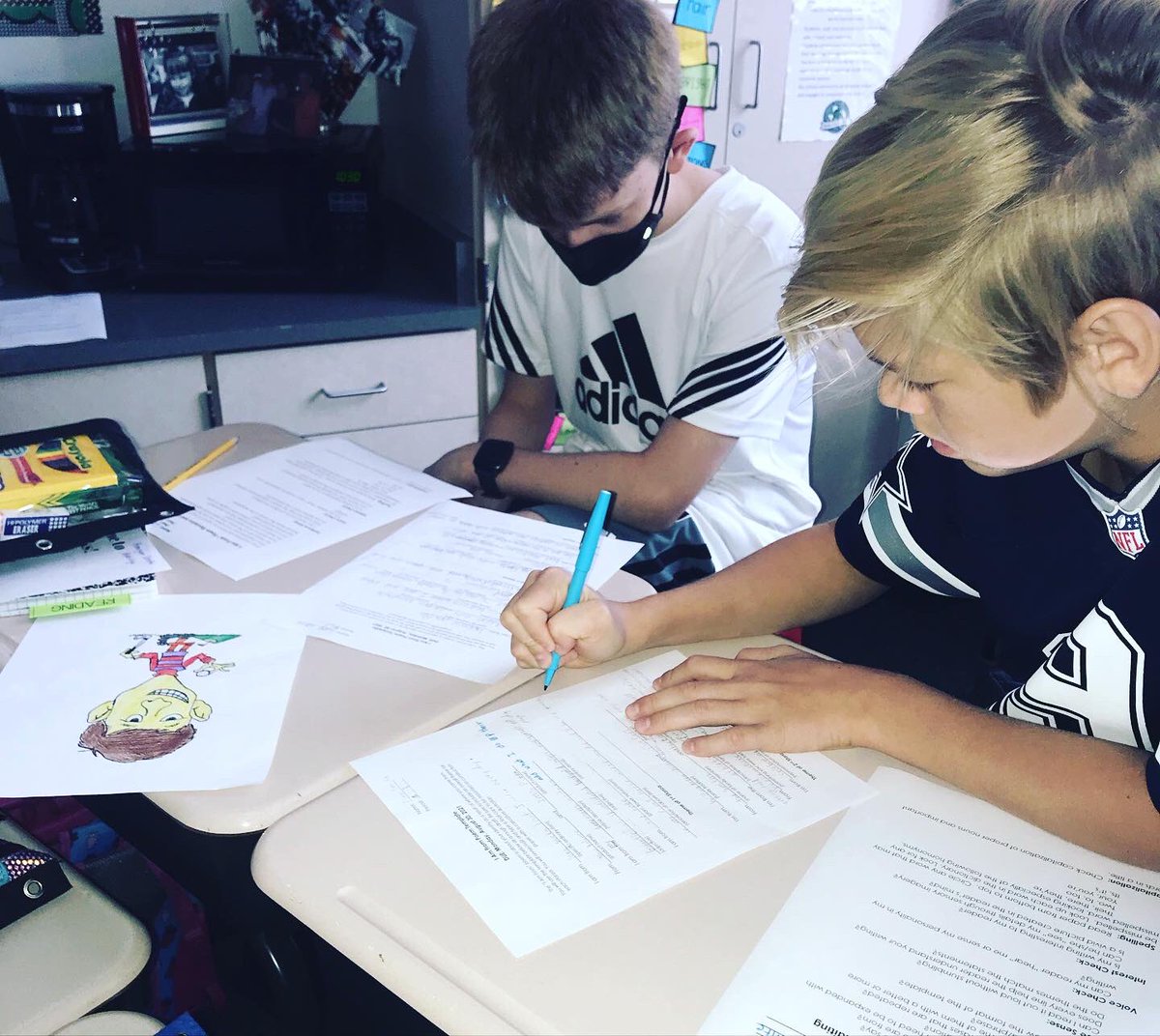 AldridgeEIS's tweet image. Peer Revision and Editing with Stand Up, Hand Up, Pair Up 🙋🏼‍♀️📝👫 #EISfamily #BetterTogether #StopGrammarTime #KaganCooperativeLearning @EubanksDragons @KaganOnline