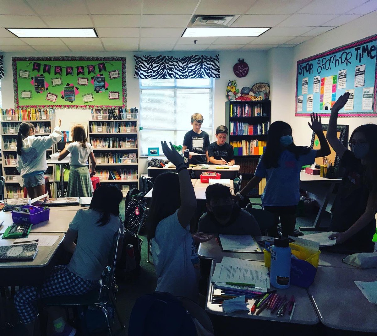 AldridgeEIS's tweet image. Peer Revision and Editing with Stand Up, Hand Up, Pair Up 🙋🏼‍♀️📝👫 #EISfamily #BetterTogether #StopGrammarTime #KaganCooperativeLearning @EubanksDragons @KaganOnline